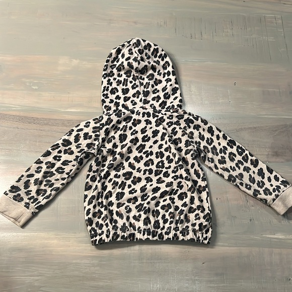 🖤 18 - 24 Months Leopard Hoodie (Long Sleeved Shirt). 2T. - Picture 8 of 10